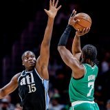 Capela (15) et les Hawks ont signé une improbable victoire face à Boston KEYSTONE/EPA/ERIK S. LESSER